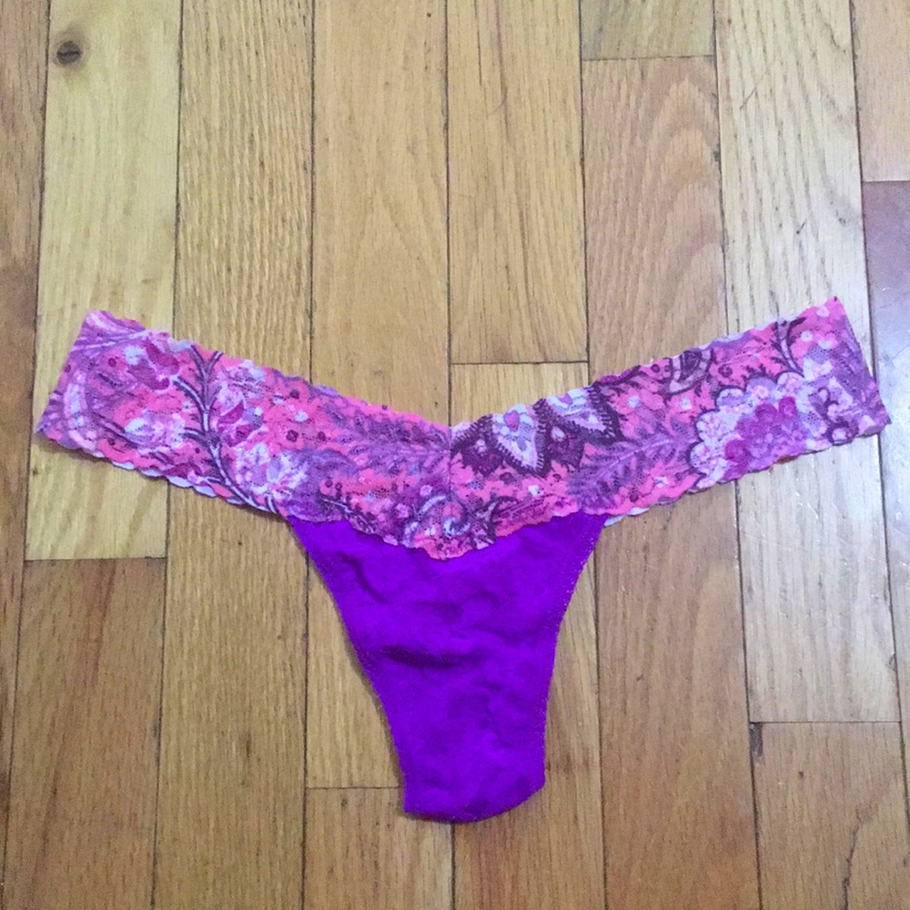 NWOT Hanky Panky signature lace low rise thong panties. Discontinued paisley!
